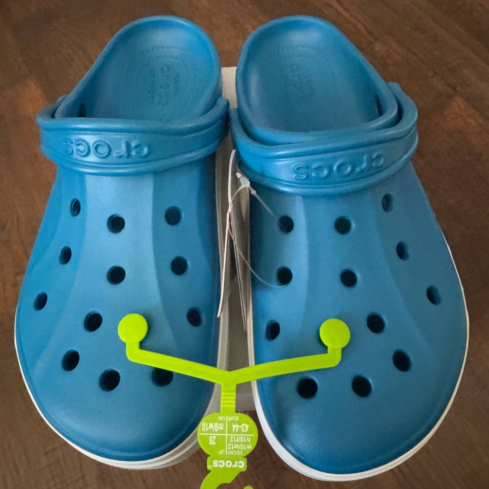 CROCS - NWT!  Men 10/Women 12